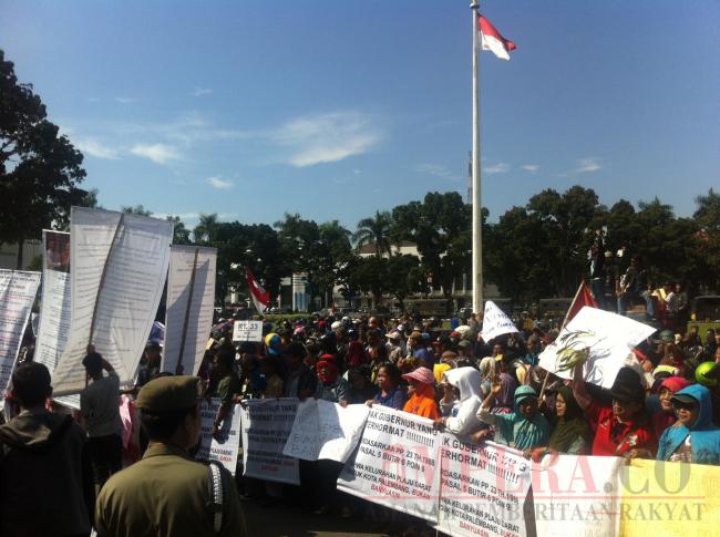 ratusan-warga-tegal-binangun-serbu-kantor-gubernur-sumsel